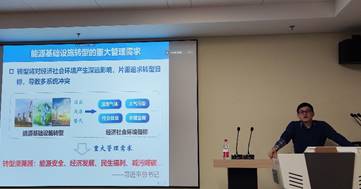 桌子上的电视屏幕描述已自动生成